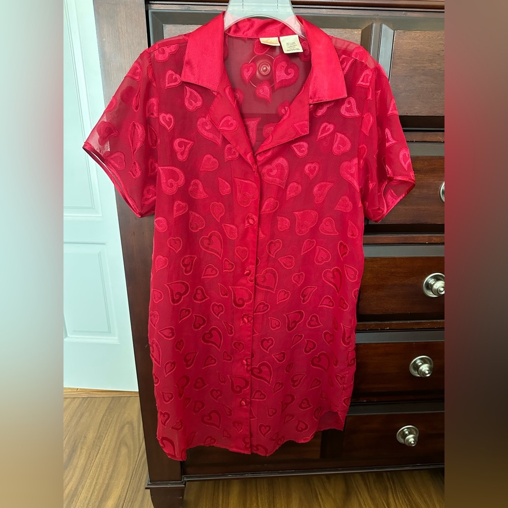 Women’s Medium Red Heart Patterned Sheer Nightgown